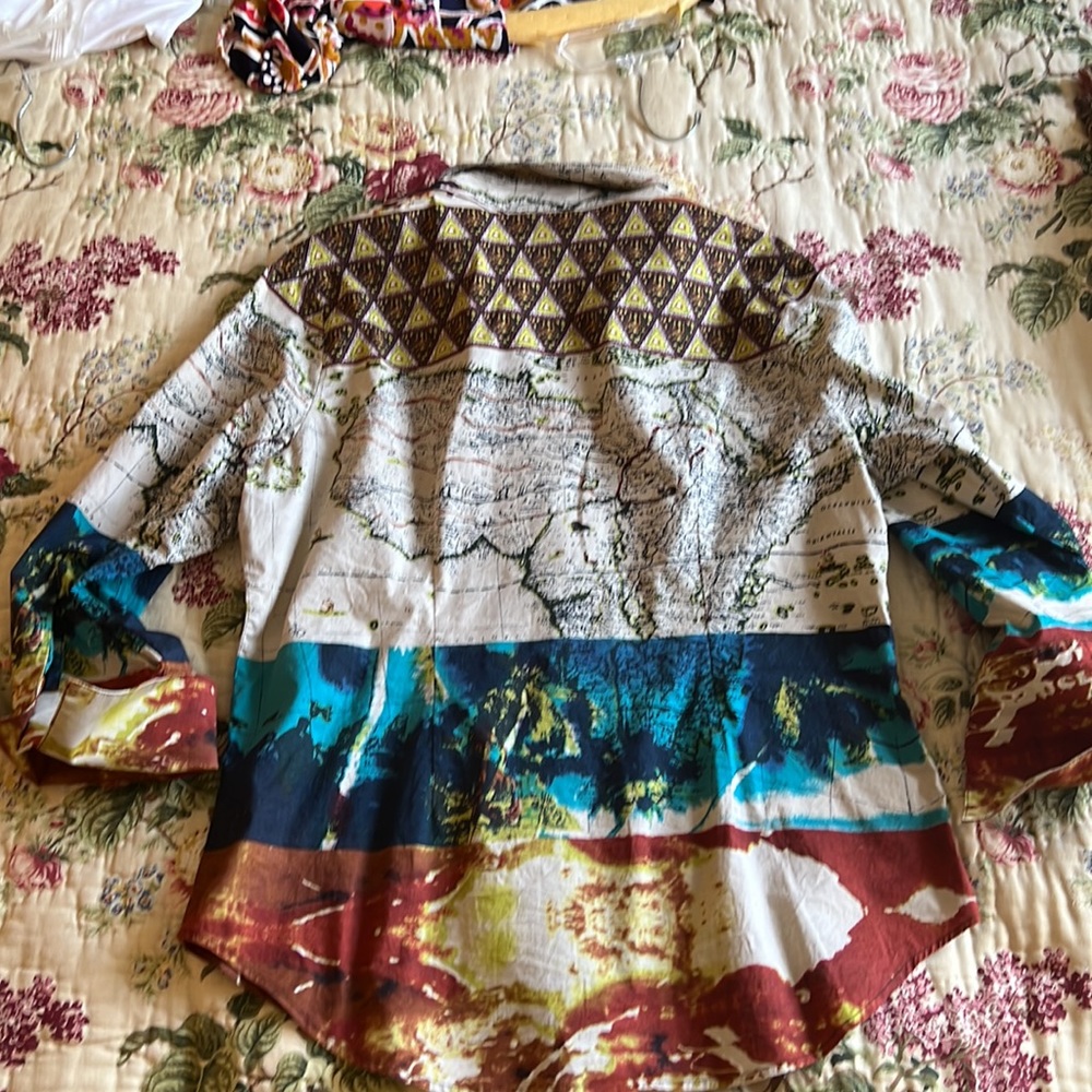 World 🌎 Map Blouse - Picture 6 of 9